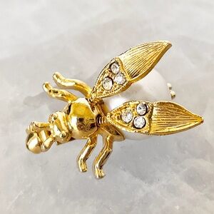 VTG Winged Bug Insect Brooch Rhinestone Gold Tone Trembler Wings Faux Pearl